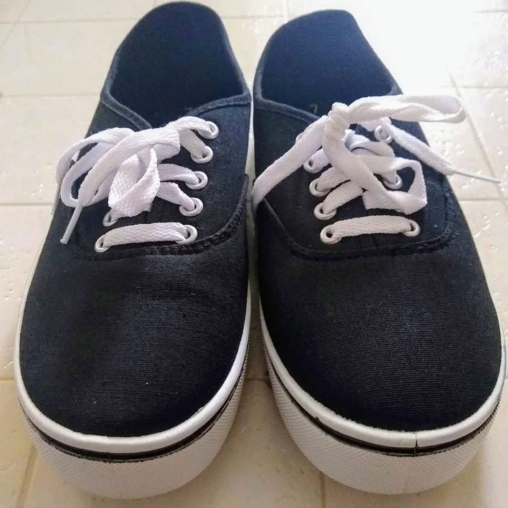 NEW George Black and White Canvas Casual Walking Tennis Shoes Men's 7 Women's 9